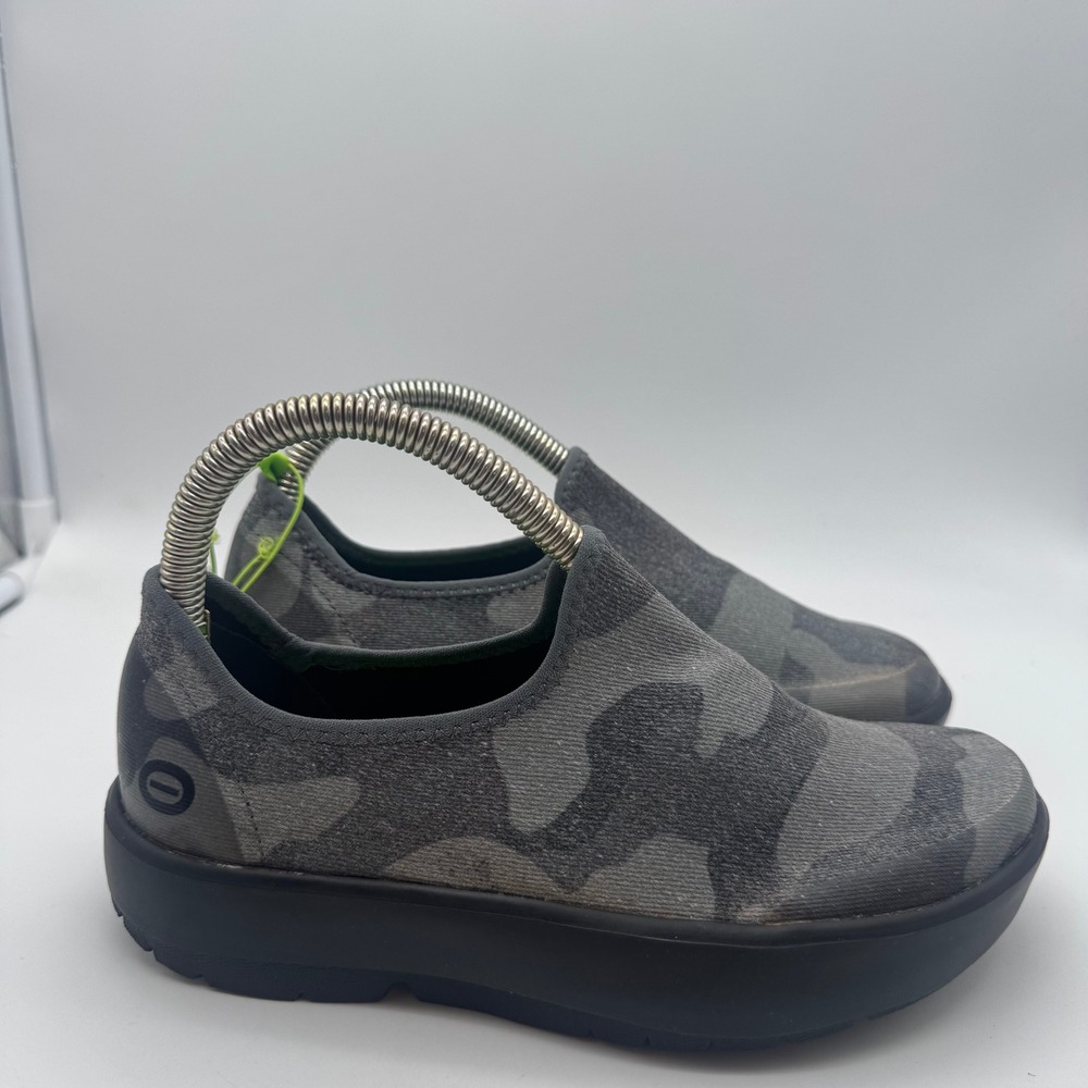 OOFOS OOMG EEZEE LOW WOMEN'S BLACK BLACK CAMO COMFORT SLIP ON SHOES SIZE W5
